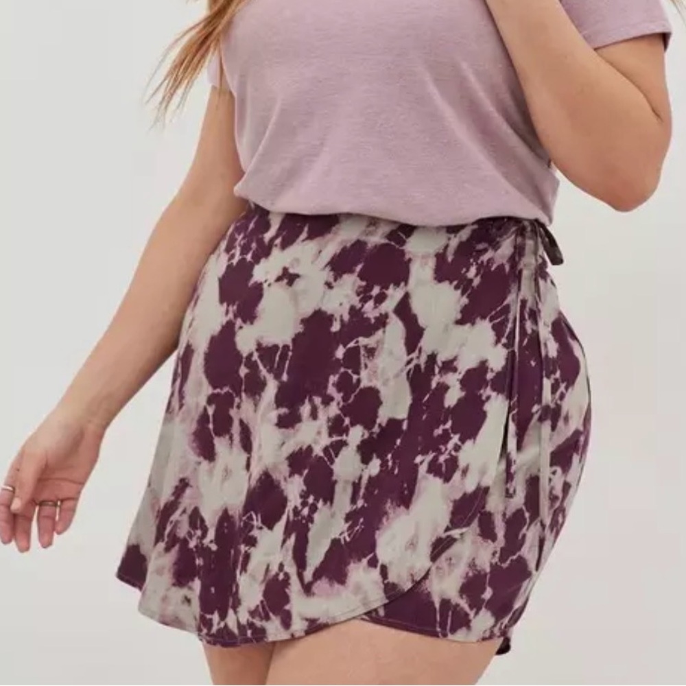 Women’s Torrid Textured Heather Wrap Purple Floral Ivory Tie Dye Skort Size 2